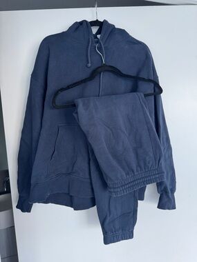 TNA cozy fleece navy hoodie & jogger set